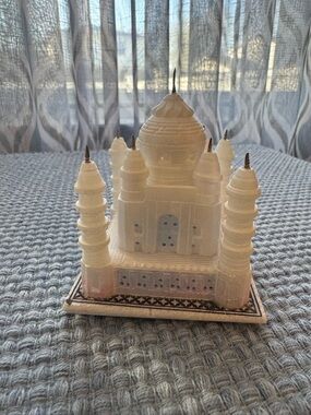 Taj Mahal Decorative Statue (NWOT)